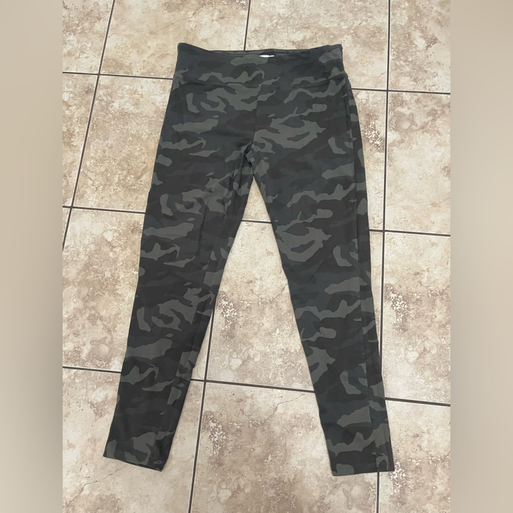 👻🎃CLEARANCE🎃👻 Ricki's camo leggings